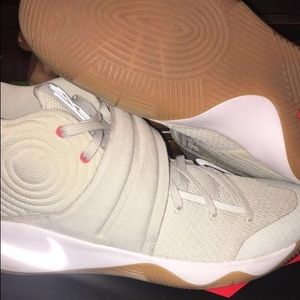 Kyrie 2